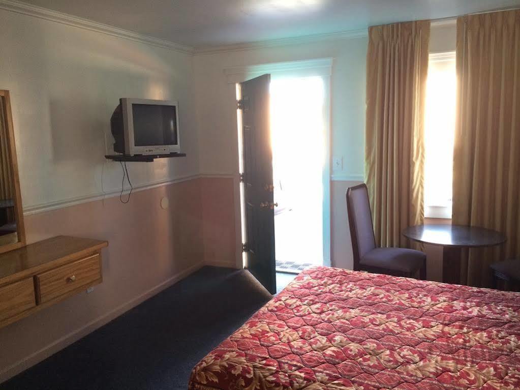 Hamlet Motel Newman Extérieur photo
